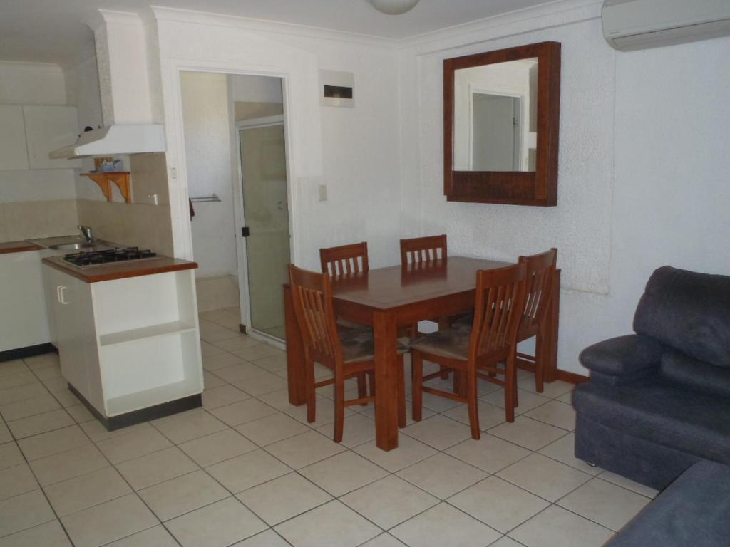 Beachside Holiday Units Боуэн Номер фото