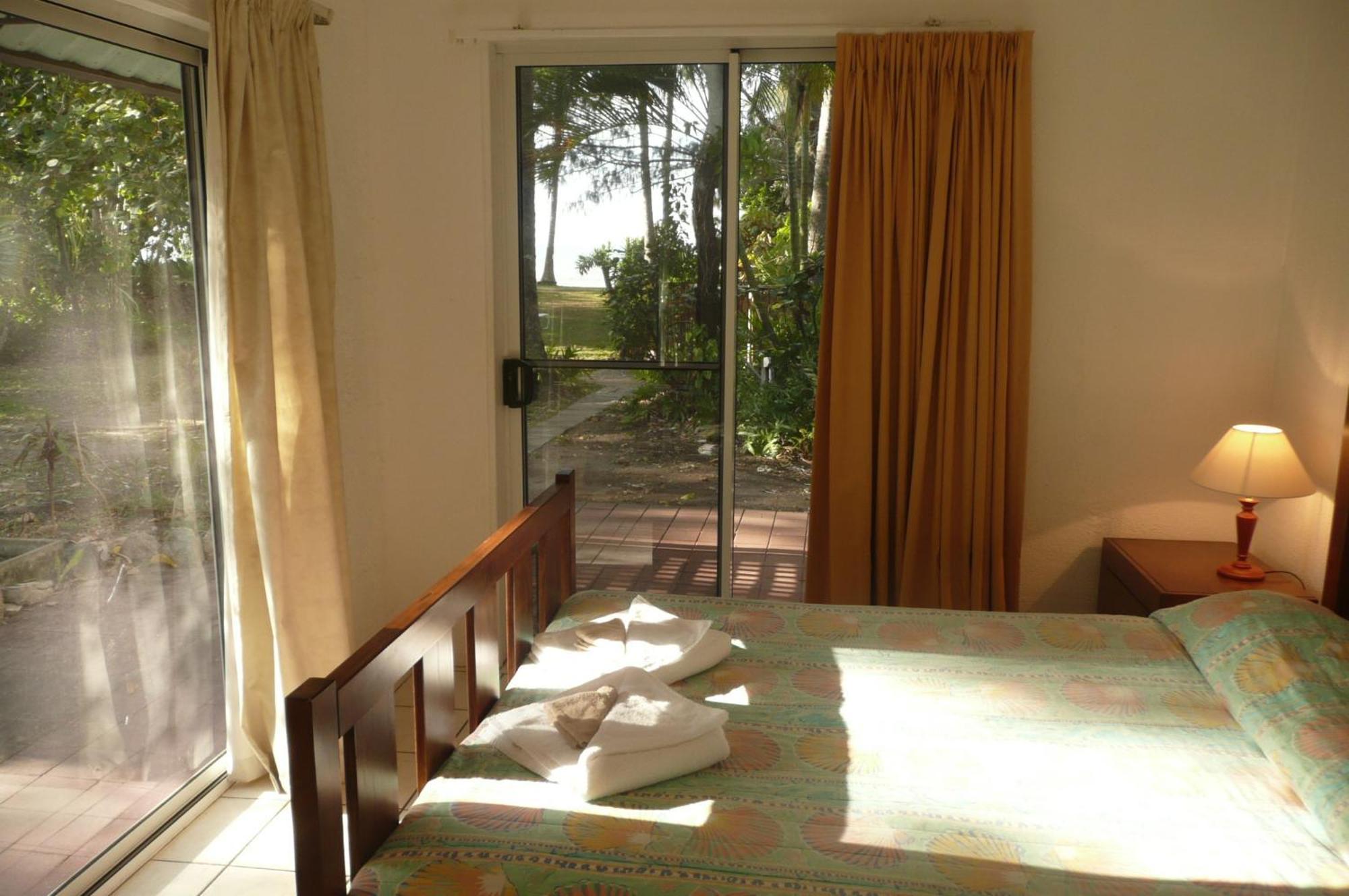 Beachside Holiday Units Боуэн Экстерьер фото